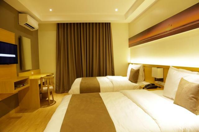 Icove Beach Hotel Olongapo Exterior photo